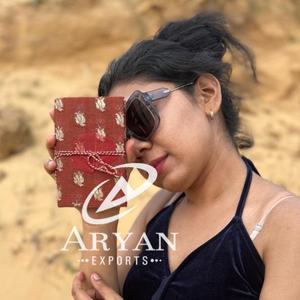 Nouveau véritable fait à la main Banarasi Sari tissu fil sécurisé fermeture Journal Vintage vibrant coloré couverture non doublé feuille recyclée journal - Product Image 1