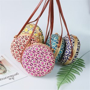 Los bolsos de bambú a precio de borde vienen en muchos colores y formas diferentes con material de bambú y están hechos a mano - Product Image 6