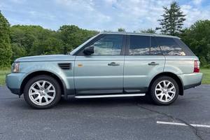Nueva Range Rover Sport HSE 2008 de Primera Calidad, SUV de Alto Rendimiento con Interior Oscuro, Cámara Trasera, Caja de Cambios Semiautomática y Techo Solar - Product Image 4