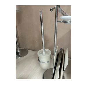 Portaescobillas de Baño con Columna de Acero Cromado y Vaso de Vidrio Esmerilado, Accesorio de Baño Elegante y Minimalista Hecho en Italia - Product Image 3