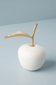 Figurine de pomme en bois fabriquée à la main Sculpture de fruits floraux sculptés Ornement de pomme décoratif rustique Décor de pomme en bois traditionnel - Product Image 3