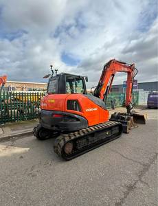 Mini-excavatrice Kubota KX040-5, économique en carburant, compacte, avec une puissance hydraulique excellente pour les travaux de construction - Product Image 2
