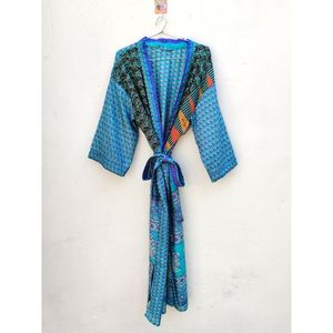 Robe Kimono en soie imprimée à la main pour femmes, style indien tendance pour les vêtements de nuit et la maison pour les vêtements de plage en gros - Product Image 1