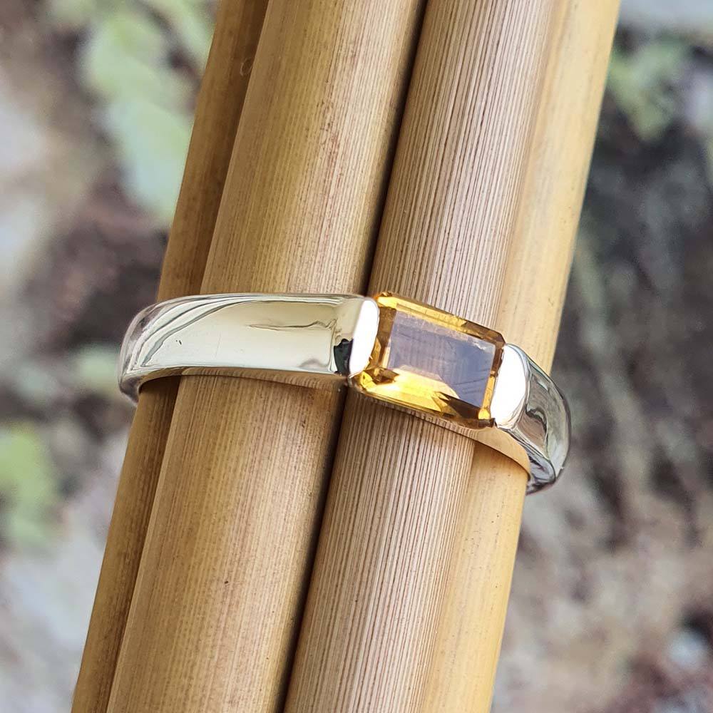 สีเหลือง