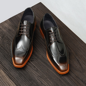 Nuevos zapatos formales de cuero para hombre, de gran tamaño, con diseño de brocado naranja y suela en contraste. - Product Image 4