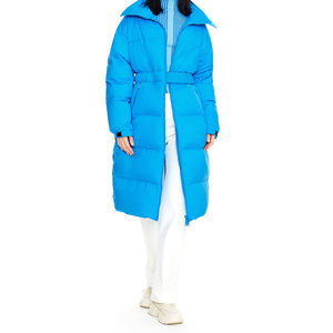 Fabricante profesional, venta al por mayor, chaquetas universitarias de Invierno para mujer, chaquetas acolchadas largas transpirables de moda de último estilo para mujer - Product Image 2