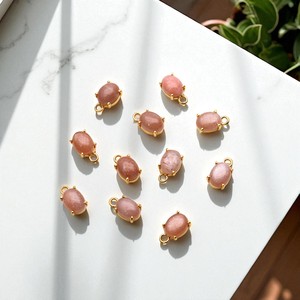 Breloques de connecteur de pierres précieuses en quartz fraise ovale plaqué or - Product Image 1