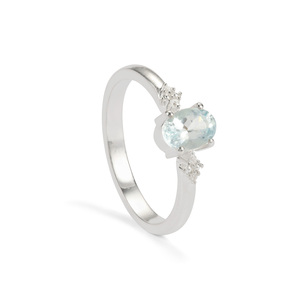 Anillo de Aguamarina Brasileña con Circonita Blanca de 0.70 Quilates, Corte Brillante, Engaste de Garra, Tratado Térmicamente, 7x13mm, Plata de Ley 925, Tranquilidad - Product Image 1