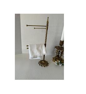 Toallero de latón que ahorra espacio para baños pequeños, ofrece un diseño duradero y una elegante solución de almacenamiento para el uso diario. - Product Image 1