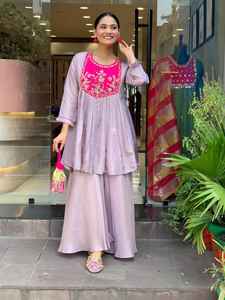 Robe Kurta Latkans traditionnelle indienne pour femmes, avec broderie à la main, pour occasions spéciales, en stock - Product Image 3