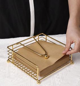 Porte-mouchoirs en métal antique détaillé avec structure de qualité supérieure pour un style de cuisine et de table sophistiqué et intemporel - Product Image 6