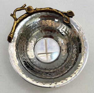 Bol de service en argent de haute qualité avec des accents de feuilles Vaisselle élégante pour les dîners à la maison, les fêtes et l'accueil des invités en provenance d'Inde - Product Image 1