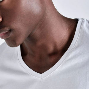 T-shirts à col en V standard pour hommes, vierges et bon marché, T-shirt à séchage rapide, T-shirts à col en V avec impression de sublimation personnalisée et logo - Product Image 3