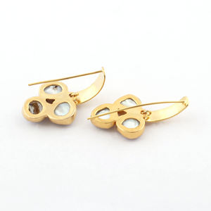 Pendiente de gancho de gota de perla auténtica, joyería de moda chapada en oro de tres perlas, pendientes de tuerca de diseñador de forma desigual para uso diario - Product Image 4