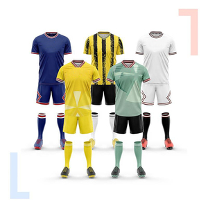 Nouvel ensemble d'uniformes de club de football personnalisé pour garçons comprenant des t-shirts et un kit de merdes de football en jersey - Product Image 5