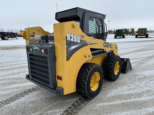 Chargeuse compacte d'occasion Gehl R260 haute performance, rétrocaveuse RT175, moteur diesel Kubota ASV, pompe hydraulique Eaton, boîte de vitesses, roulement - Product Image 2