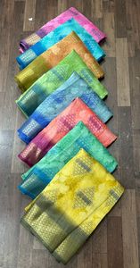 Crystal Dola Dobi Saree Estilo moderno Impreso Saree con blusa Fiesta de bodas sin peso y Diwali Adecuado - Product Image 4