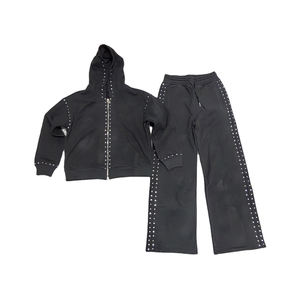 Conjunto Deportivo Personalizado con Pedrería, Ropa Deportiva de Moda con Logotipo Impreso y Bordado - Product Image 1