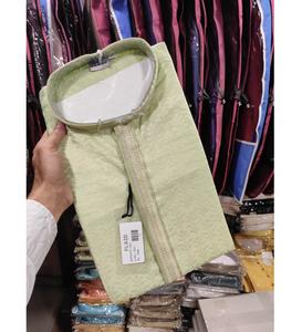 Kurta en soie douce jacquard de qualité supérieure pour hommes, conçu pour les fêtes et les vêtements occasionnels d'Inde - Product Image 3