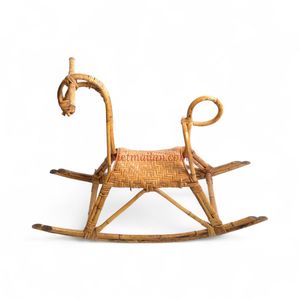 Chaise à bascule pour enfants en rotin écologique naturel, conçue pour des mouvements doux et amusants, en provenance du Vietnam - Product Image 4