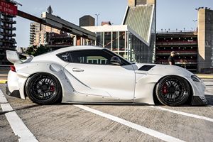 Toyota Supra 3.0 Premium Turbo 6 cylindres, kit Widebody, système de suspension pneumatique, modèle 2021, en excellent état - Product Image 3