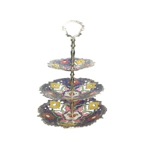 Frutero de latón de tres niveles hecho a mano de alta calidad con hermoso grabado multicolor y acabado pulido para uso en la cocina - Product Image 4