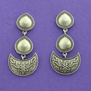 ต่างหูดีไซน์คลาสสิกที่มีคุณภาพสูงดีไซน์หรูหราเครื่องประดับแฟชั่นชุบสารออกซิไดซ์ - Product Image 1