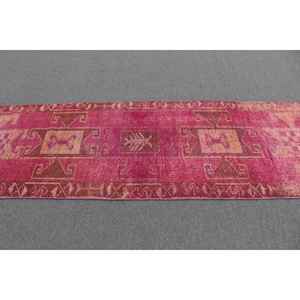 Alfombra Turca Vintage de 3x9.2 pies, Alfombra de Lana Roja Marrón con Diseño de Camuflaje - Product Image 3