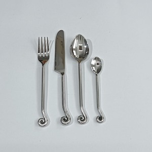 Ensemble de couverts en acier inoxydable de qualité assurée avec manche en zigzag ajoute une touche professionnelle à la restauration à domicile et aux restaurants. - Product Image 4
