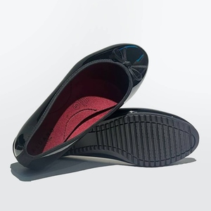 Ballerine classiche con fiocco nero in pelle verniciata per donne Design confortevole con Sole antiscivolo da indossare ogni giorno in autunno - Product Image 3