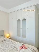 Armoire en bois massif moderne sur mesure avec coiffeuse intégrée, ensemble de dressing et de coiffeuse 2 en 1 pour chambre à coucher, hôtel, porte de style shaker