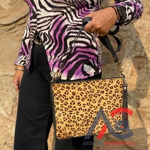 Nouveau Style occidental imprimé Animal fourrure en cuir téléphone portable sac à bandoulière de haute qualité à la mode véritable à la main fourrure en cuir sacs à bandoulière - Product Image 1