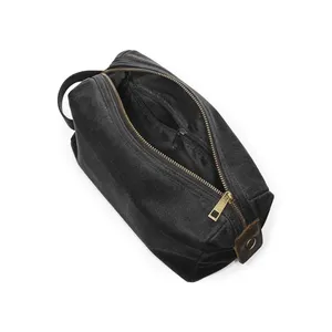Étui de beauté en toile cirée personnalisée Heritage pour les coffrets cadeaux promotionnels - Product Image 4