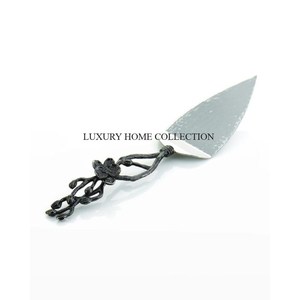 Couteau de serveur de gâteau en métal de luxe de style vintage avec une finition antique pour des paramètres de table exquis - Product Image 4