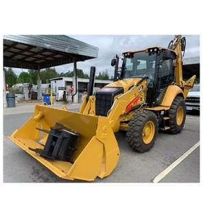 Machine CAT 440 d'occasion fiable, équipée d'une pelle télescopique, d'un système hydraulique auxiliaire et d'une cabine d'opérateur fermée - Product Image 6