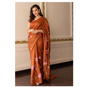 Haute qualité indien ethnique Georgette Saree magnifique conception imprimé soie pour la fête de mariage tenue décontracté disponible à la vente - Product Image 2