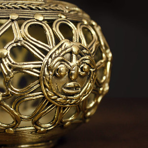 Soporte para bolígrafo Dhokra Art Devi de latón ecológico hecho a mano para decoración del hogar durante Diwali y Navidad HECHO DE Metal - Product Image 4