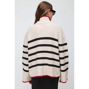 Cardigan décontracté pour femme, rayé, en chenille de haute qualité, tricot respirant, appliqué non tissé, design avant de pointe pour l'hiver - Product Image 5