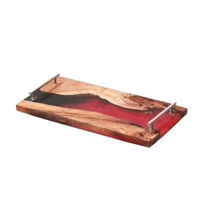 Plateau de service alimentaire 100% en bois naturel et en résine avec poignée en métal pour ustensiles de cuisine et vaisselle à faible coût - Product Image 1