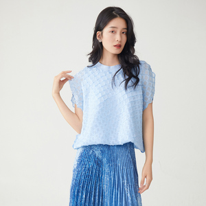 T-shirt Elegante da Donna a Doppio Strato con Collo Rotondo, Stile Casual, Manica Corta Miyake, Nuova Collezione 2026 di Alta Qualità - Product Image 5