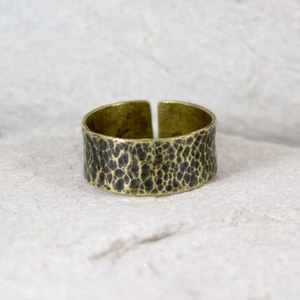 Brazaletes de Aluminio Chapados en Oro Indio Antiguo de 1950, Superficies Texturizadas, Joyería de Moda para Mujer, Geométricamente Adornados con Cuentas, para Bodas - Product Image 4