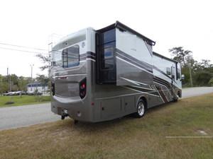 1F66F5DN5R0A00412 Nueva Autocaravana de Lujo Clase A 2025 con Motor a Gasolina y Amplio Interior Deslizable - Product Image 4