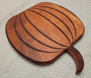 Tabla de cortar premium de madera de acacia tradicional con asa recortada y pulido natural para un estilo culinario profesional - Product Image 2