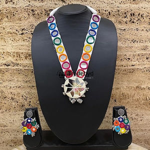 Tradebyd Collier de broderie unique Bijoux faits à la main pour la fête de mariage et la mode de tous les jours - Product Image 2