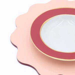 Napperons de mariage élégants Laque rose ronde brillante avec bord festonné Parfait pour les événements et la décoration de salle à manger - Product Image 4