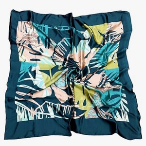 Bandana carré en gros avec logo personnalisé, impression numérique, doux pour la peau, multifonctionnel quatre saisons, foulard pour la tête et les cheveux, idéal pour l'extérieur - Product Image 5