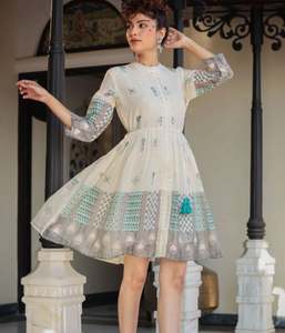 คอลเลกชันล่าสุดสำหรับผู้หญิงชุดเดรสแฟชั่นสำหรับงานปาร์ตี้ยาวถึงเข่าคอกลมสามส่วนดีไซน์เนอร์ - Product Image 2