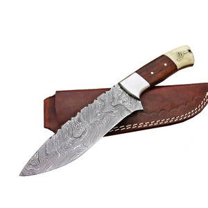 Couteau de camping et de chasse artisanal en Damas avec manche en bois et étui en cuir, fabrication OEM disponible - Product Image 6