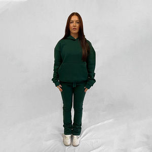 Nuevo Conjunto Deportivo de Invierno para Mujer, Sudadera con Capucha y Pantalones Acampanados, Conjunto Deportivo Personalizado con Sudadera con Capucha y Pantalones Deportivos 100% - Product Image 2