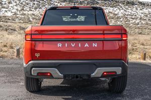 Offre Super Promotionnelle 2023 Riviian R1T Adventure Edition Quad-Motor AWD, Batterie Grande Capacité, Rouge Canyon - Product Image 4